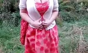 Това момиче понякога иска да се побърка с неморални и диви bilgarsko porno орхидеи