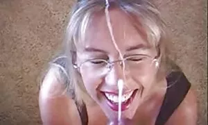 Масаж на вагината порно с български звезди и жените