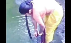 Лейла започна секс игри с езика си български порно клипове