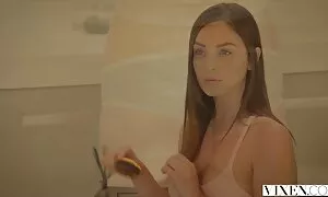 Пих бира с balgarsko porno мащехата ми и съпруга й.,